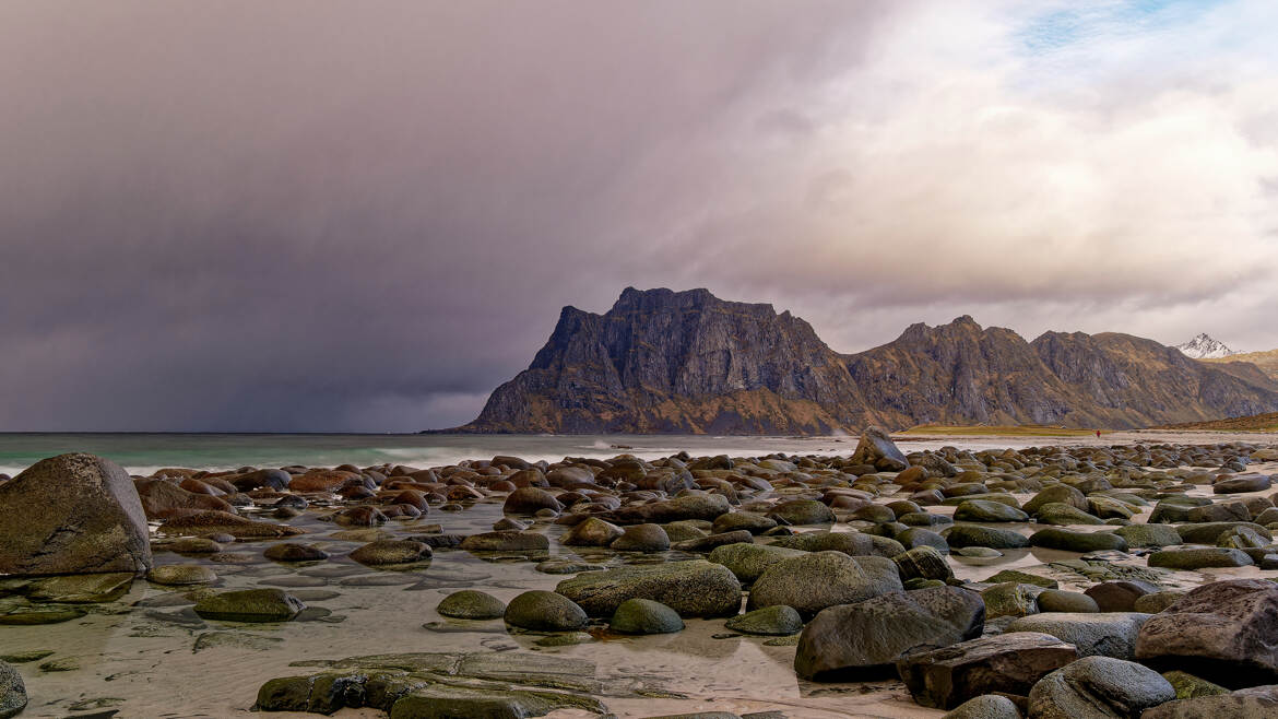 Plage d'Uttakleiv.