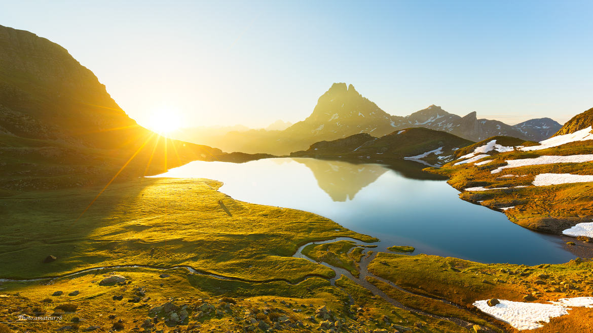 Lever de soleil sur le lac