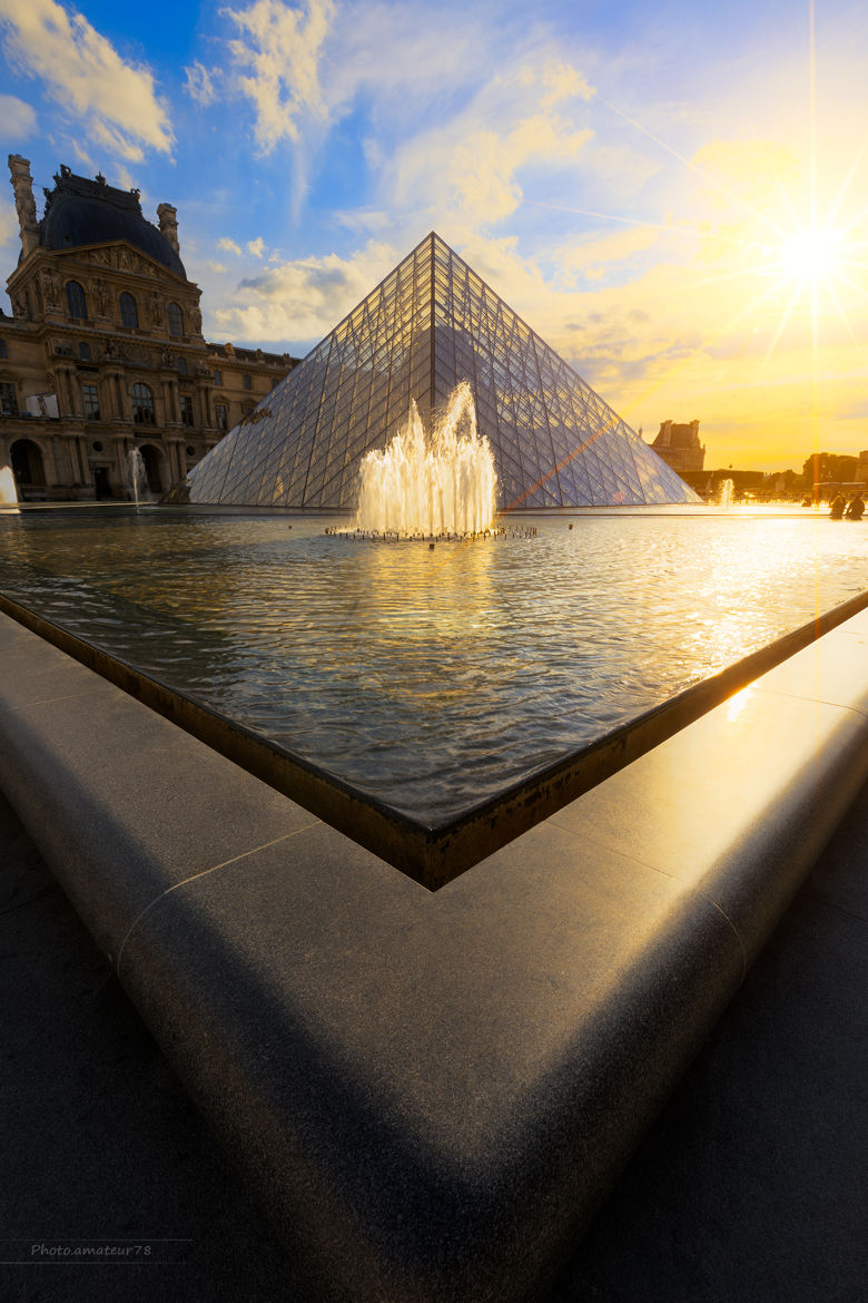 Le Louvre under Golden Hour