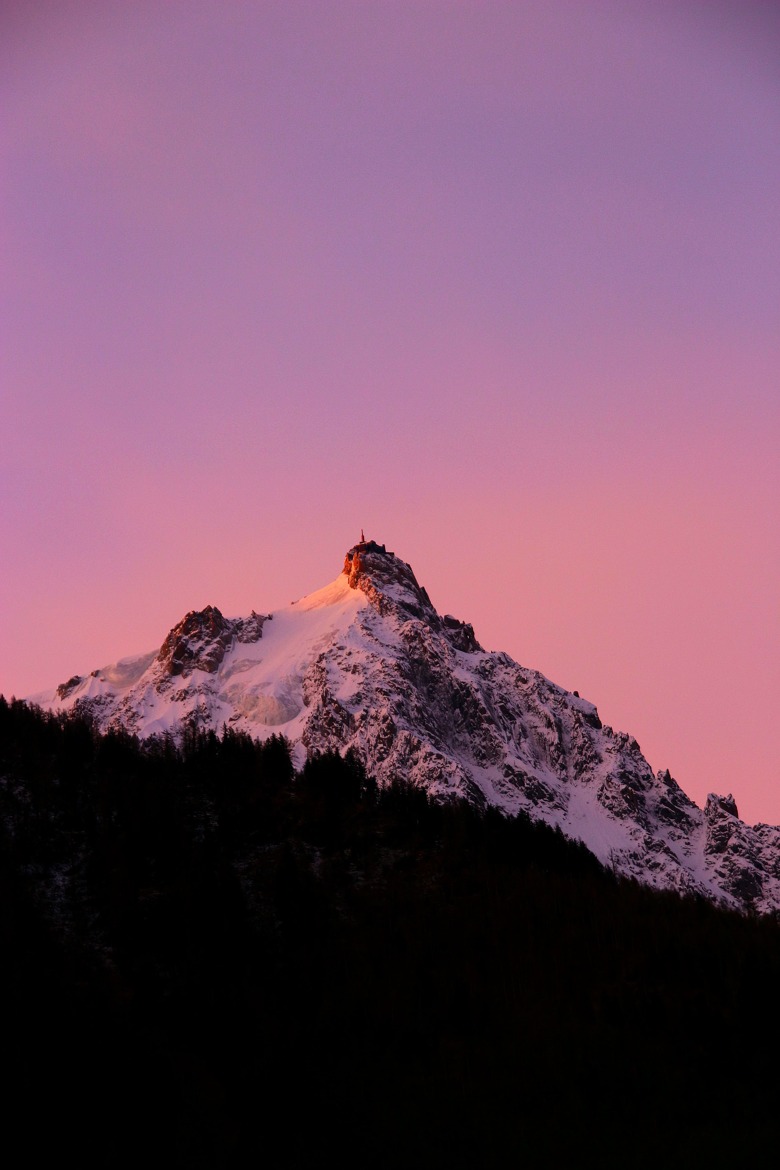 Soleil levant sur l'Aiguille du Midi