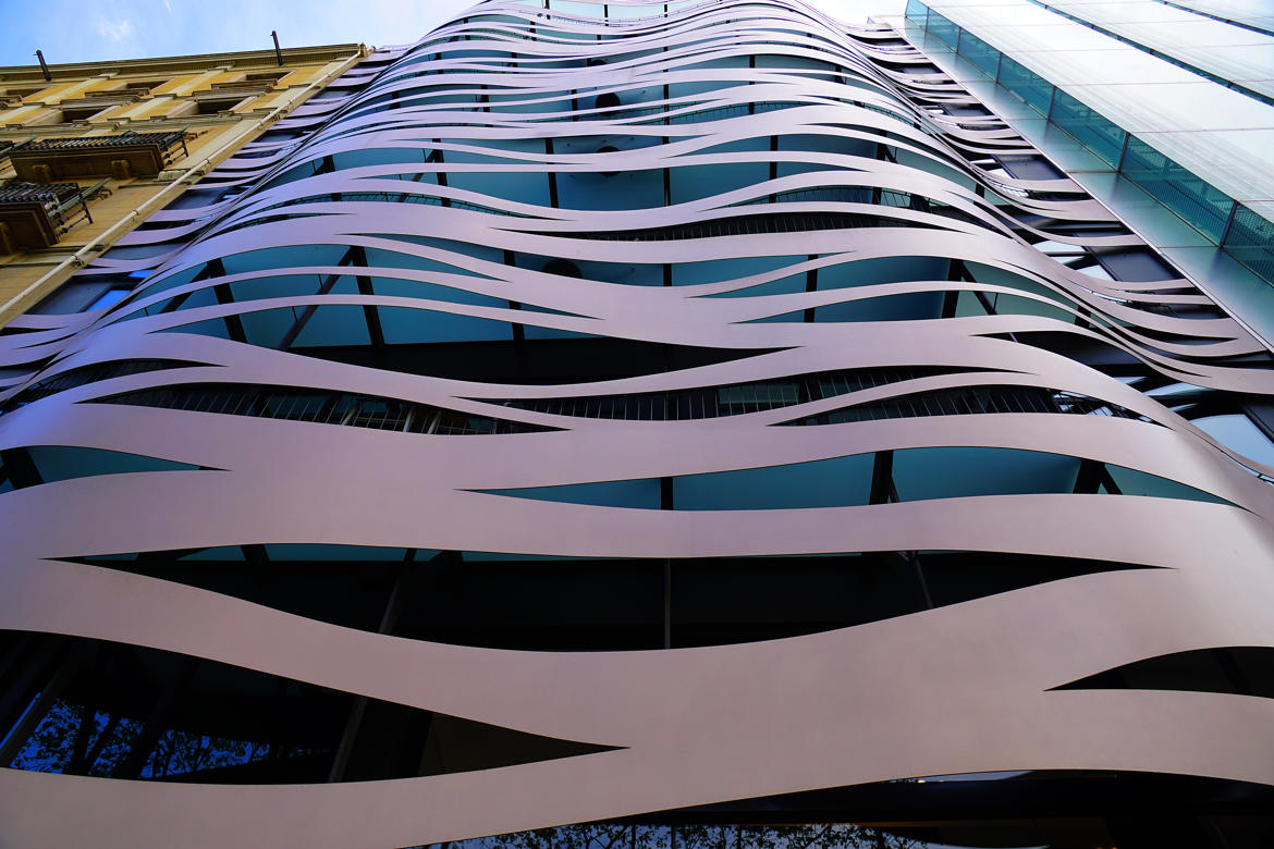 Vagues dans les rues de Barcelone