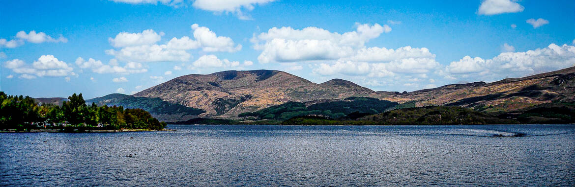 Panorama sur un Loch d' Ecosse