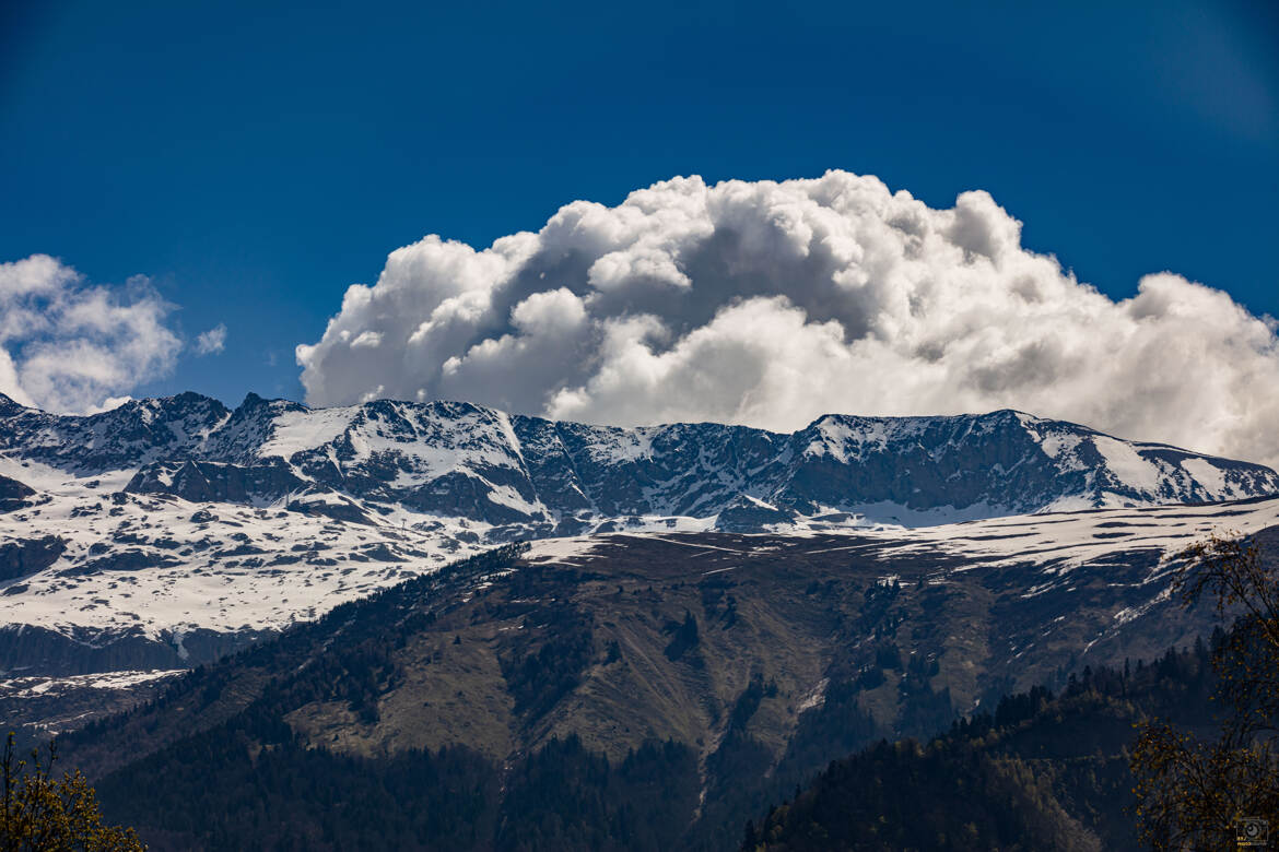 Montagne et nuage