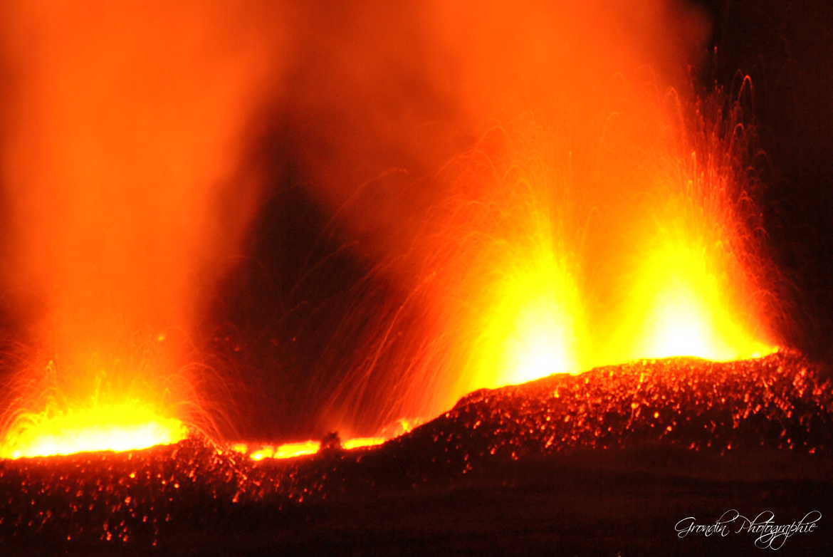 Eruption du volcan piton de la Fournaise Ile de La Réunion