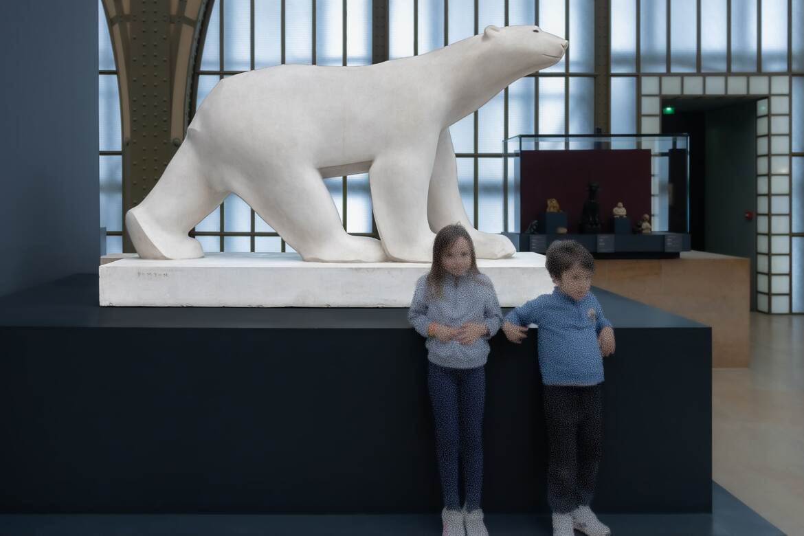 Poser devant l'Ours blanc