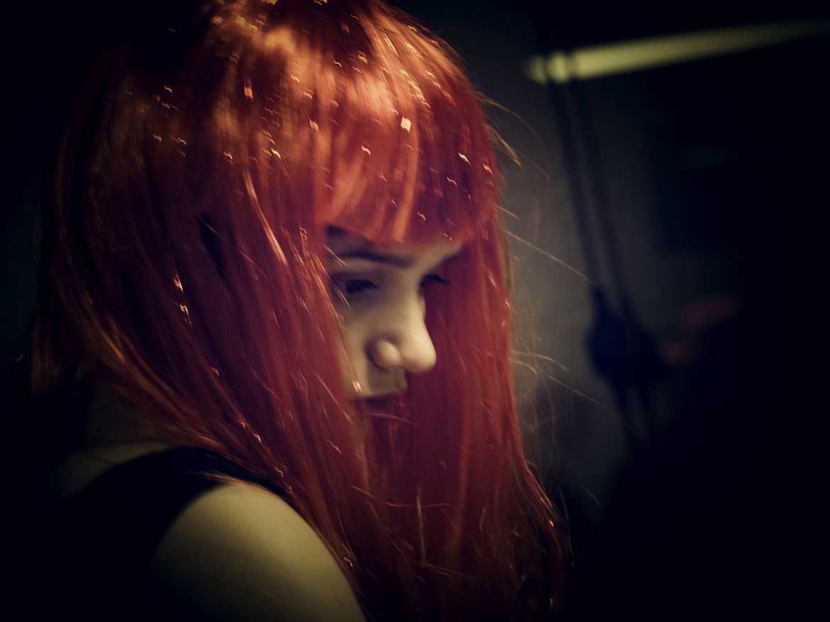 La fille aux cheveux rouges