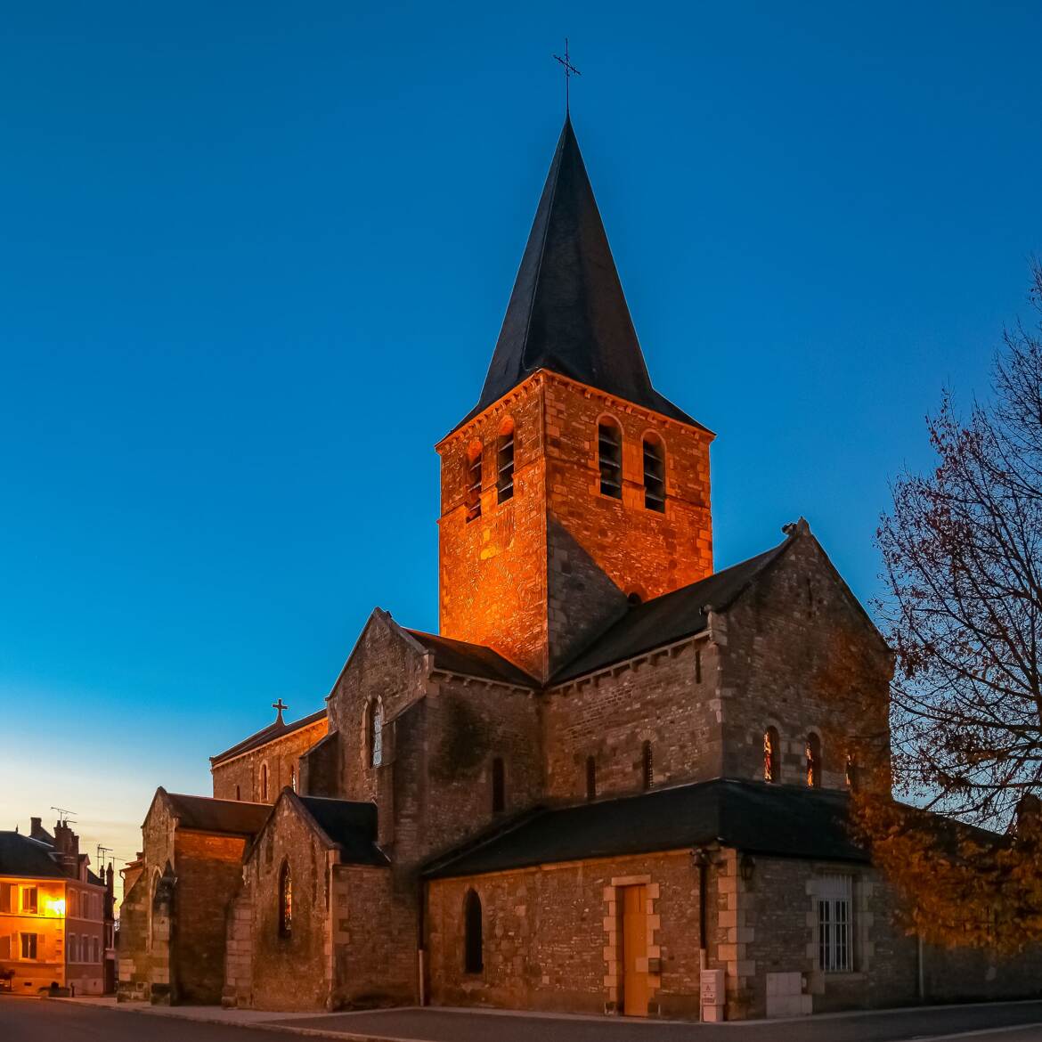 Archives ecclésiales : église de Saint-Pierre-le-Moûtier