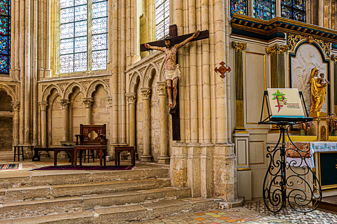 le crucifix Eglise St-Sulpice de Favières