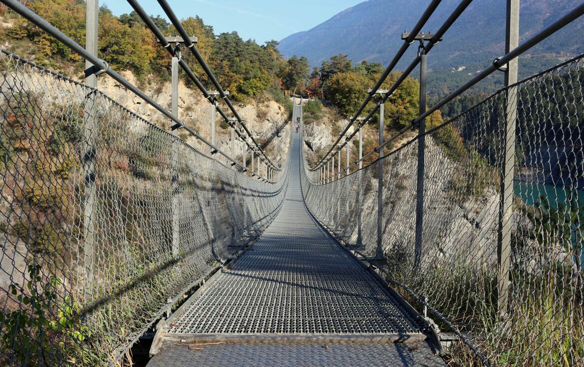 La passerelle himalayenne sur l'Ébron