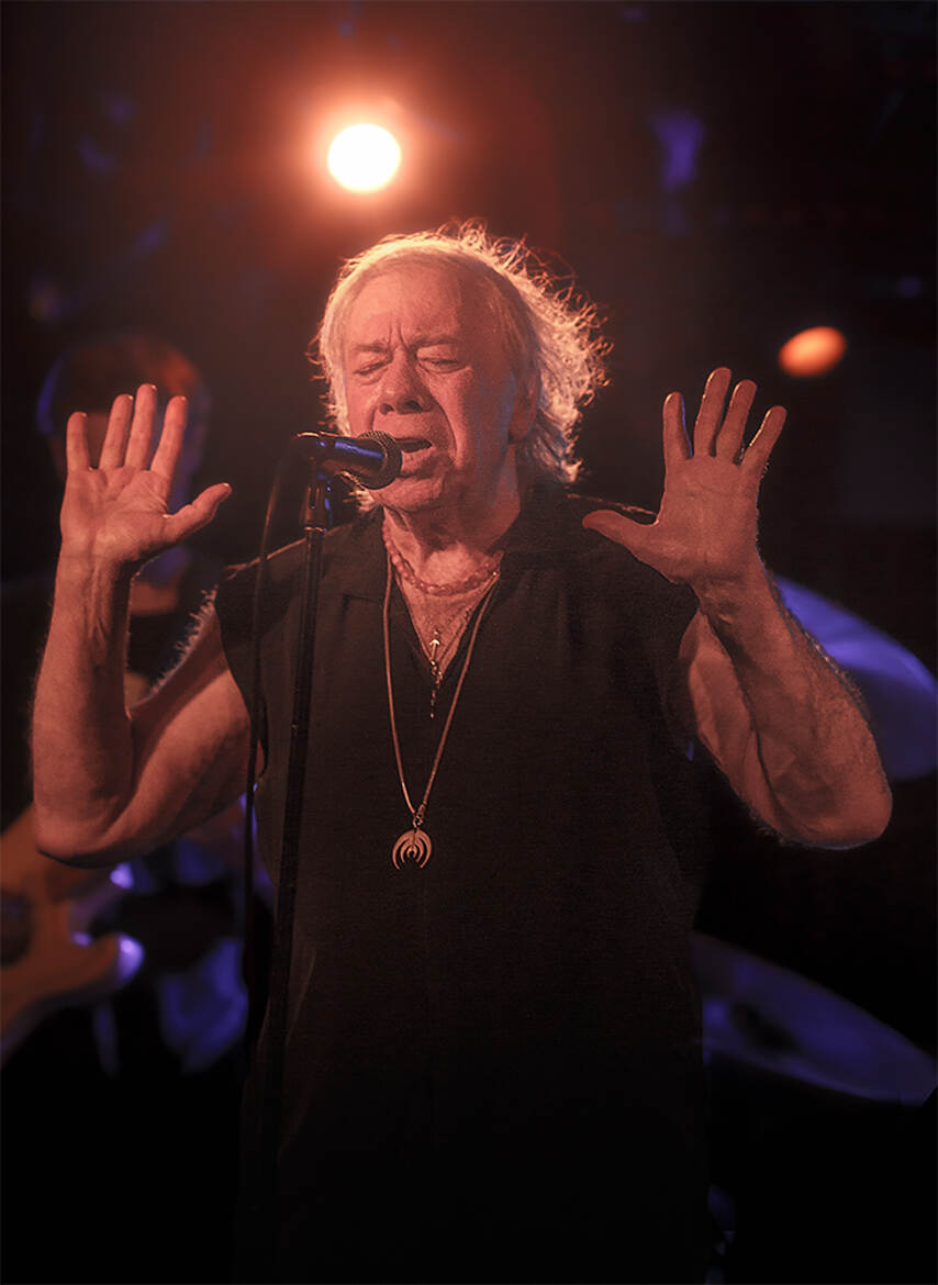 Magma au Triton VIII...