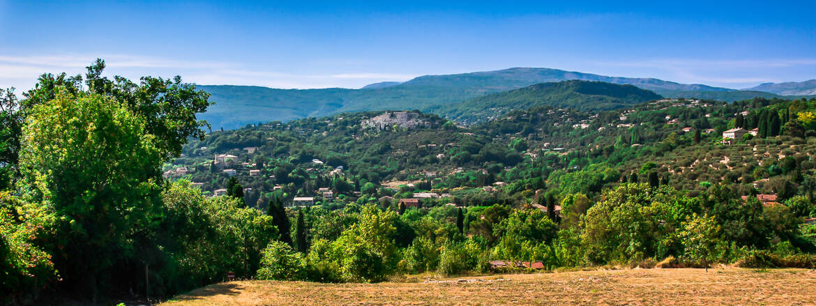 Le village sur sa colline