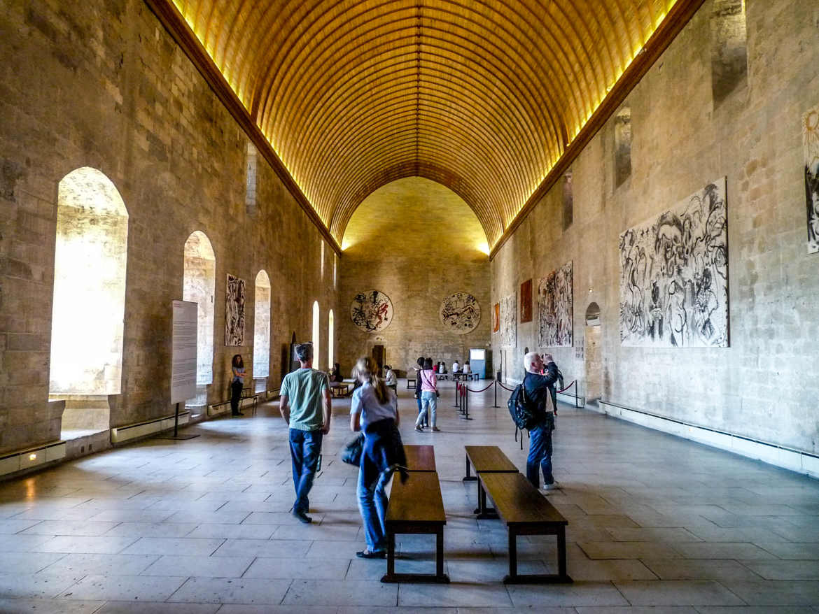 La galerie principale du Palais des Papes