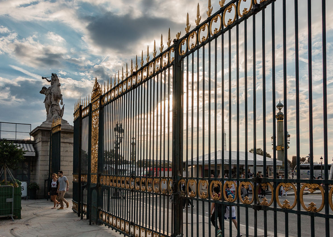 grilles du jardin des Tuileries de l"intérieur