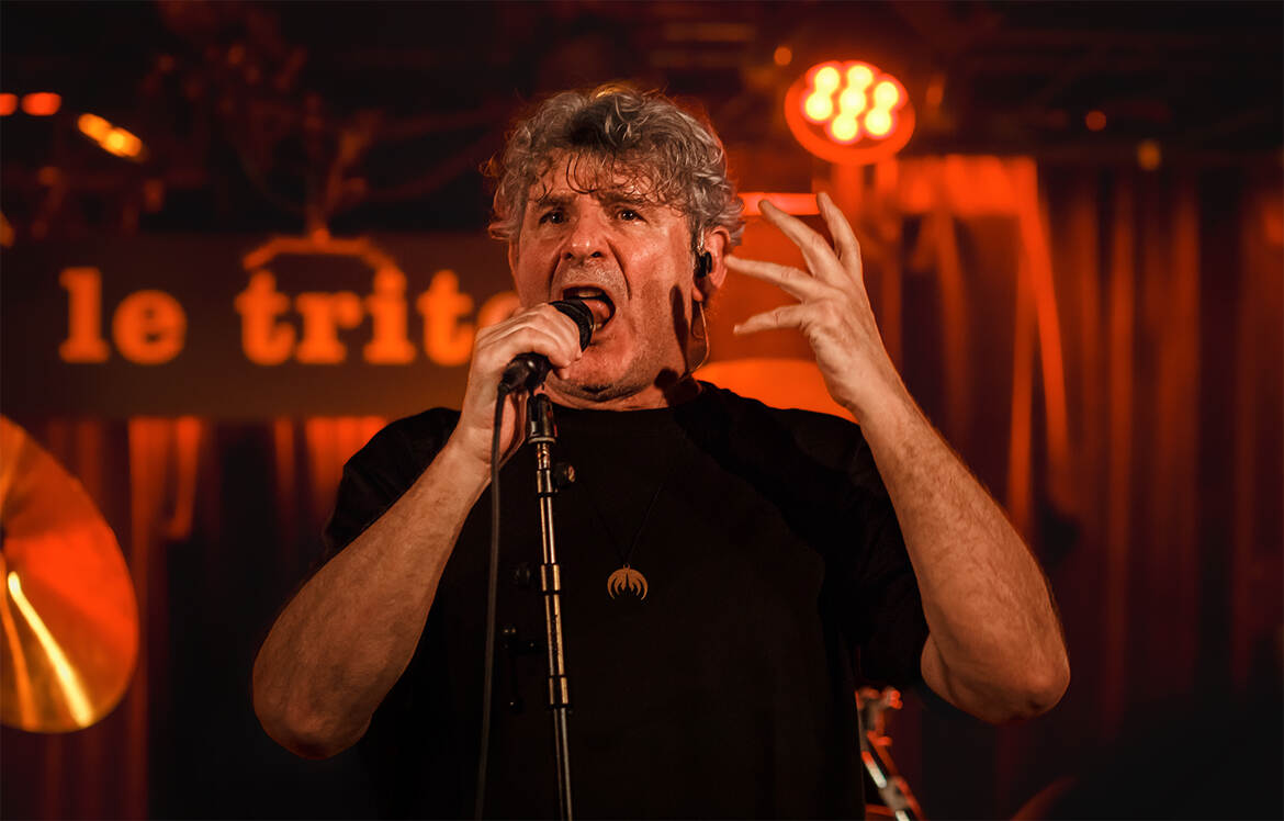 Magma au Triton VI...