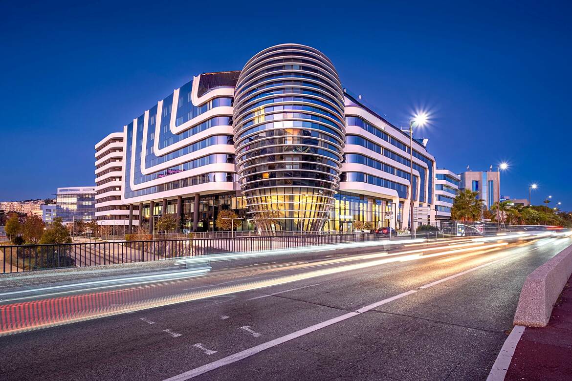 Sheraton Hôtel by night