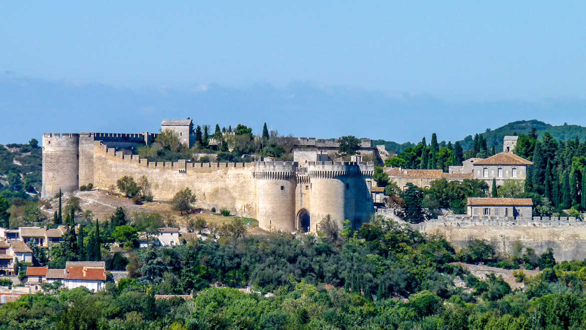 Vue sur fortifications.