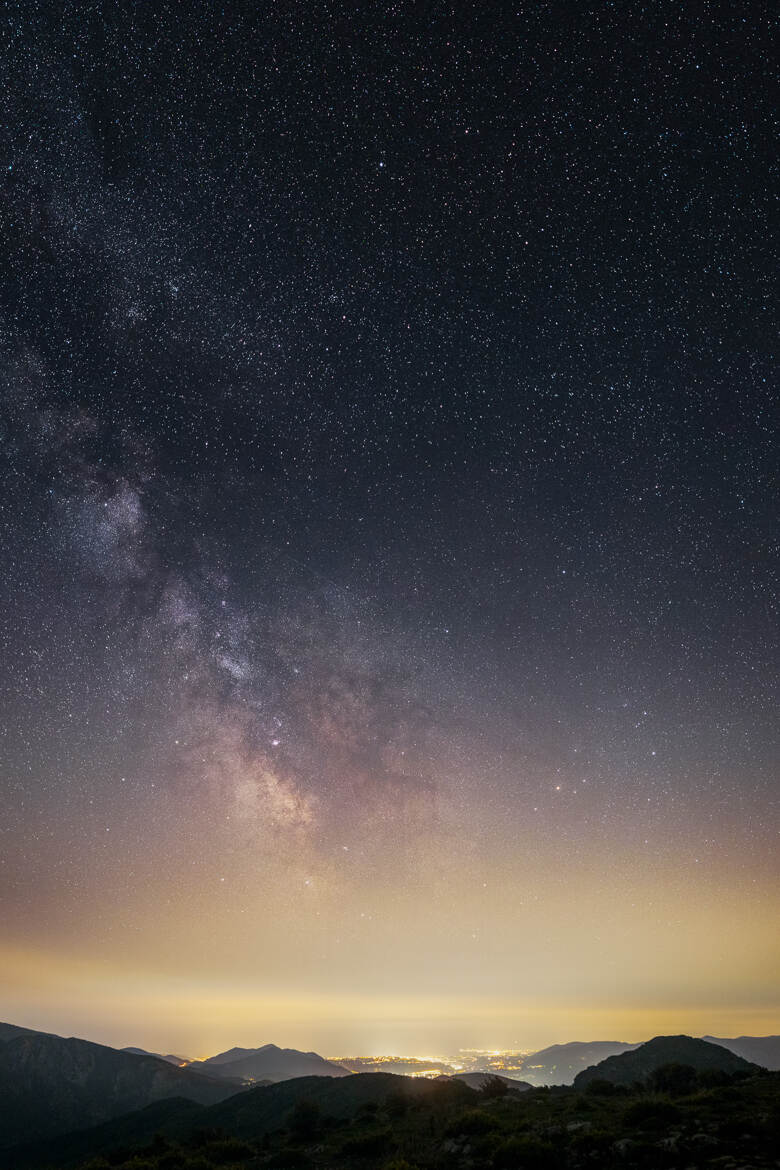 La côte d'azur sous la voie lactée