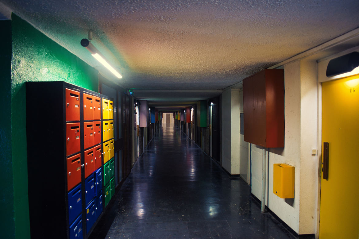 couloir de la cité radieuse du Corbusier de Rezé