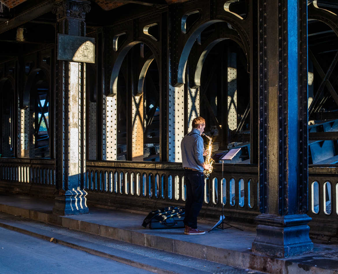 Le saxophoniste du Pont Alexandre III