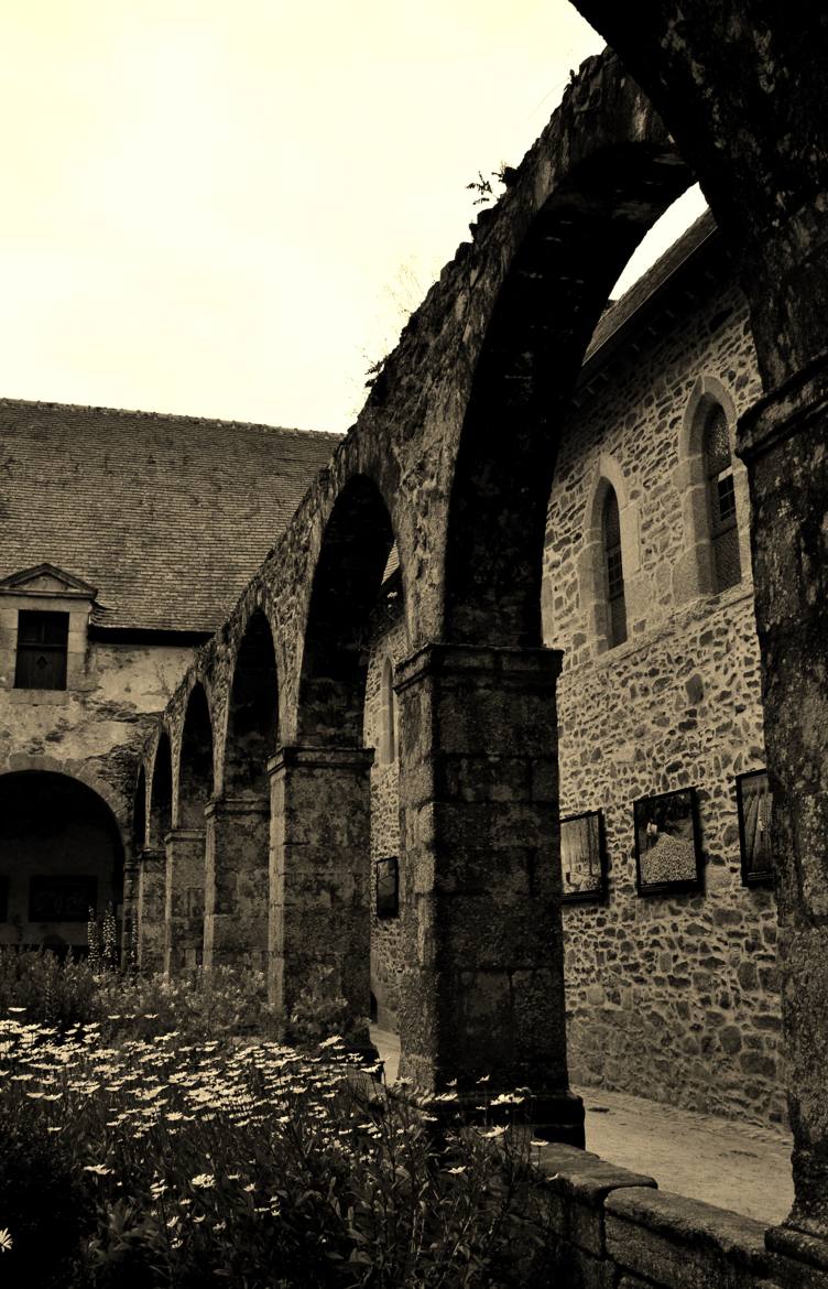 Vieux monastère en Bretagne