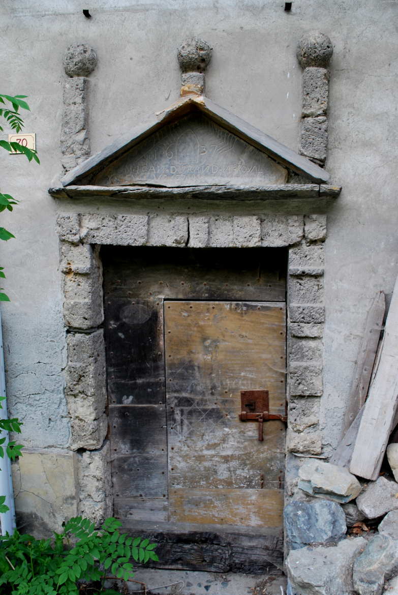 porte très ancienne