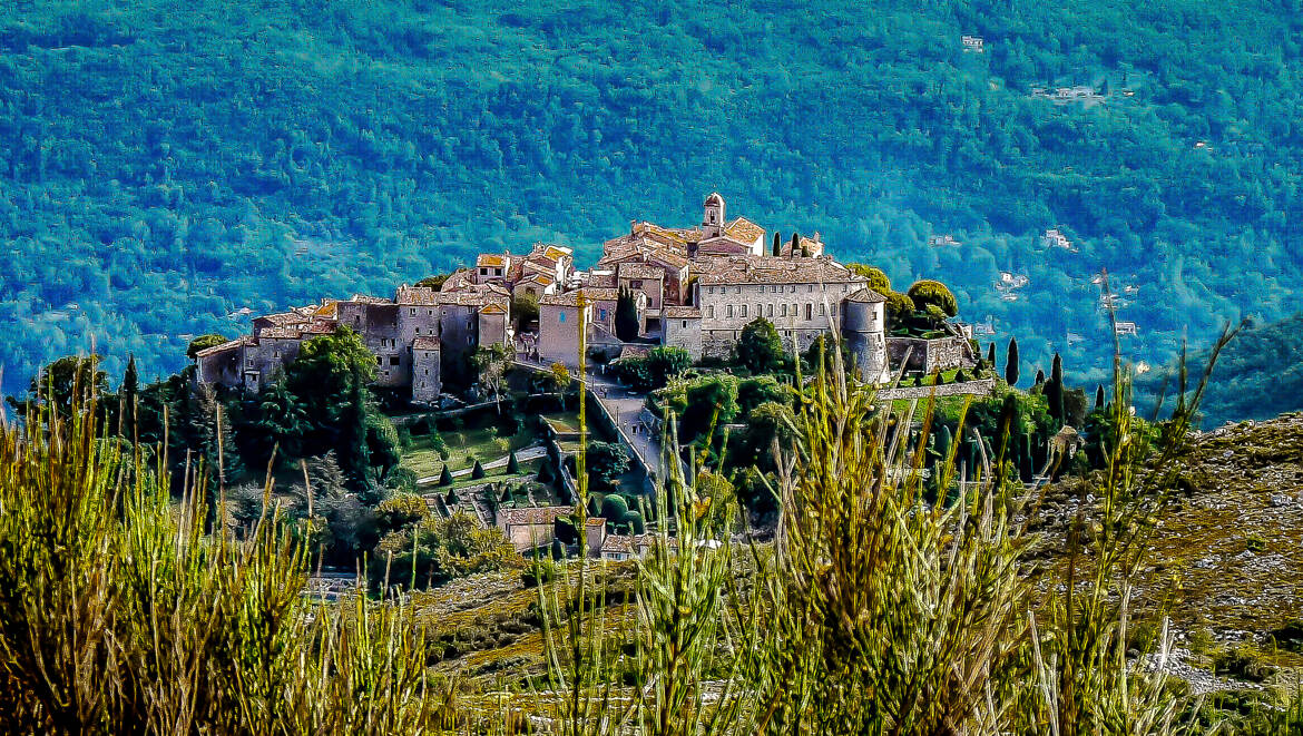Beau village sur la montagne