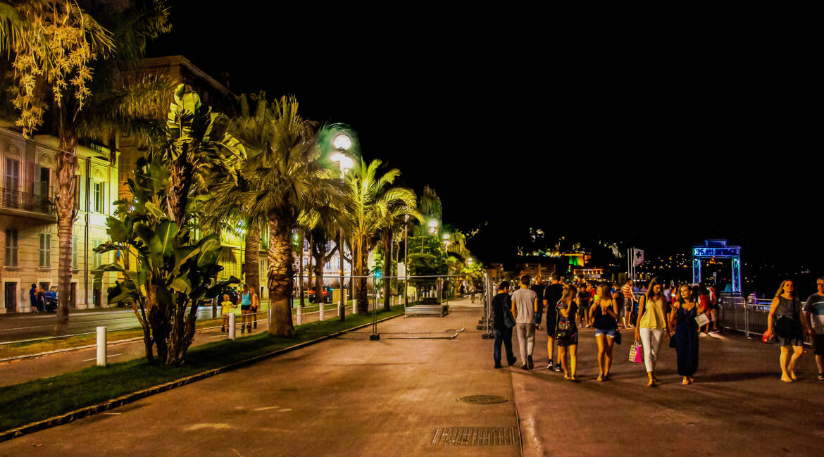 Nocturne sur la promenade des Anglais