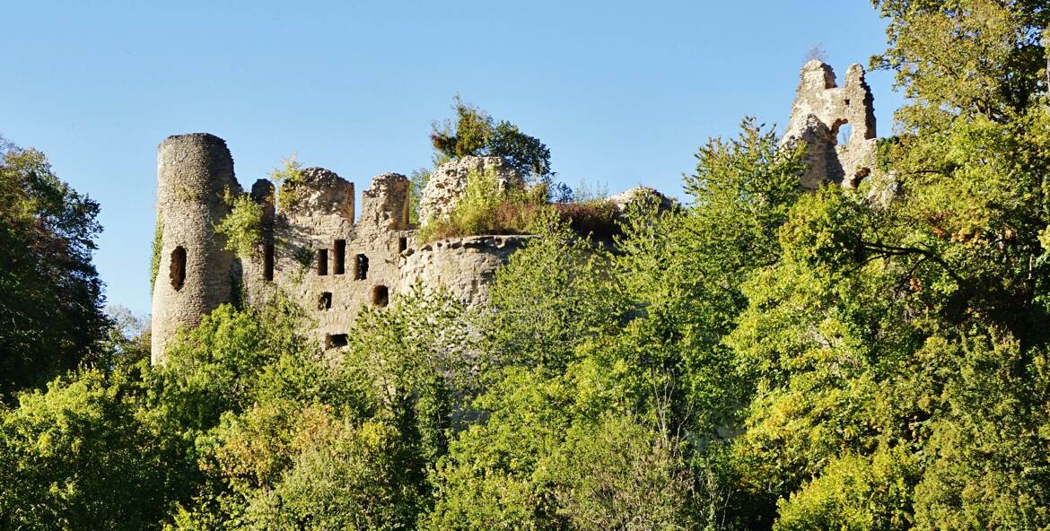 Sous les ruines