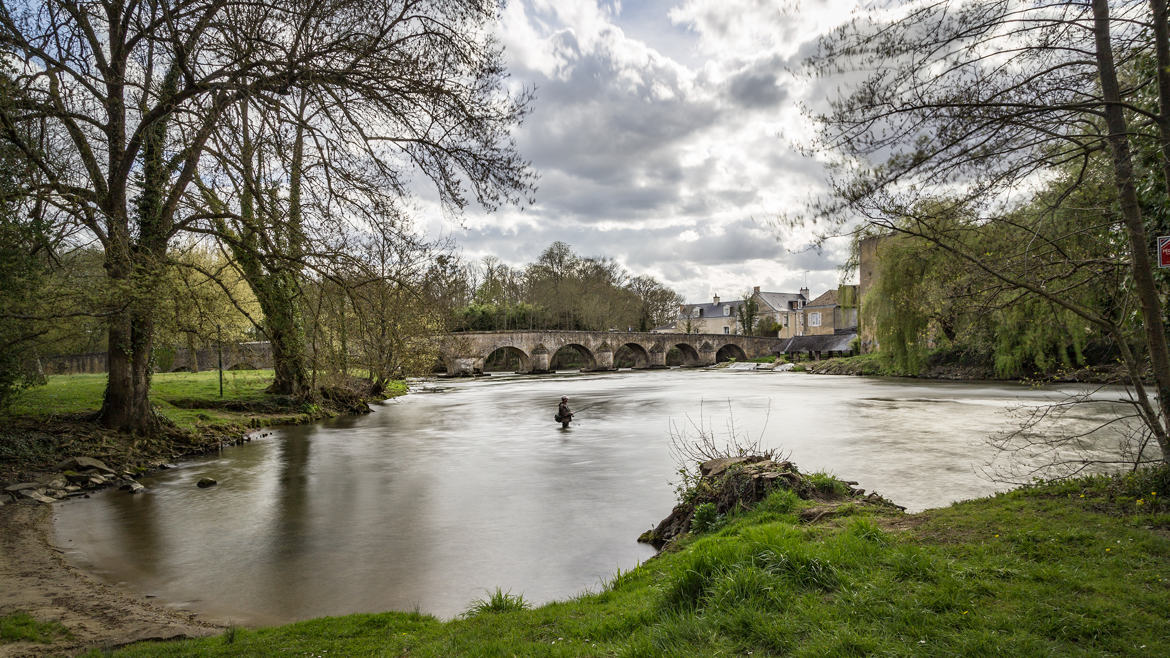 Pêcheur au pont Romain