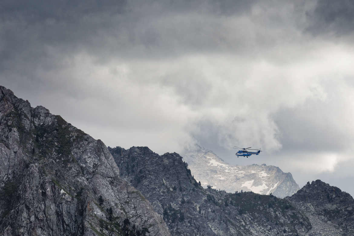 Sauvetage en hélicoptère dans les montagnes