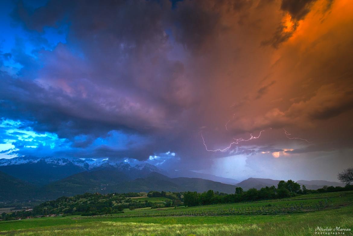 Orage au coucher du soleil