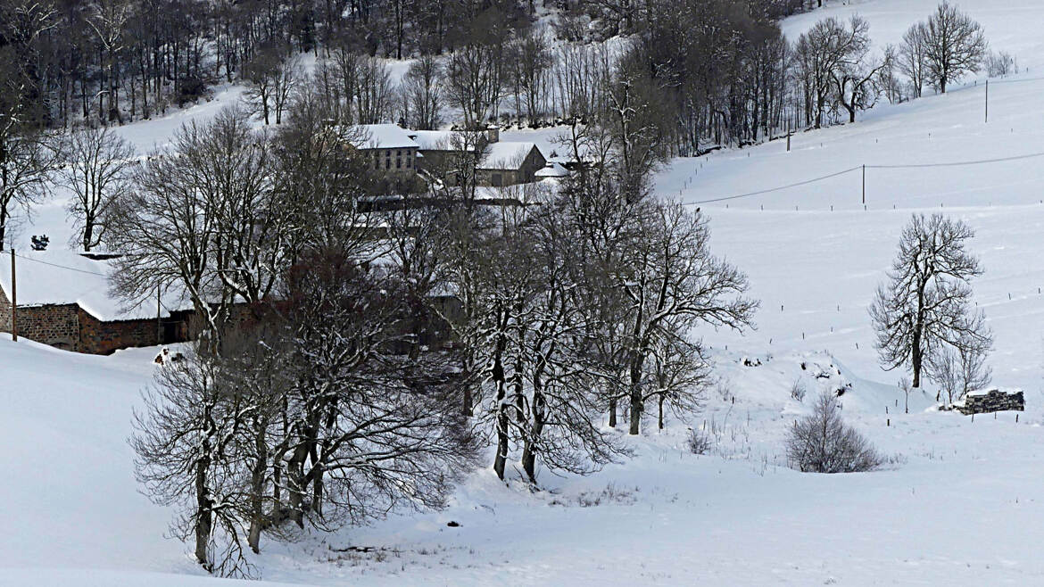Le hameau enneigé