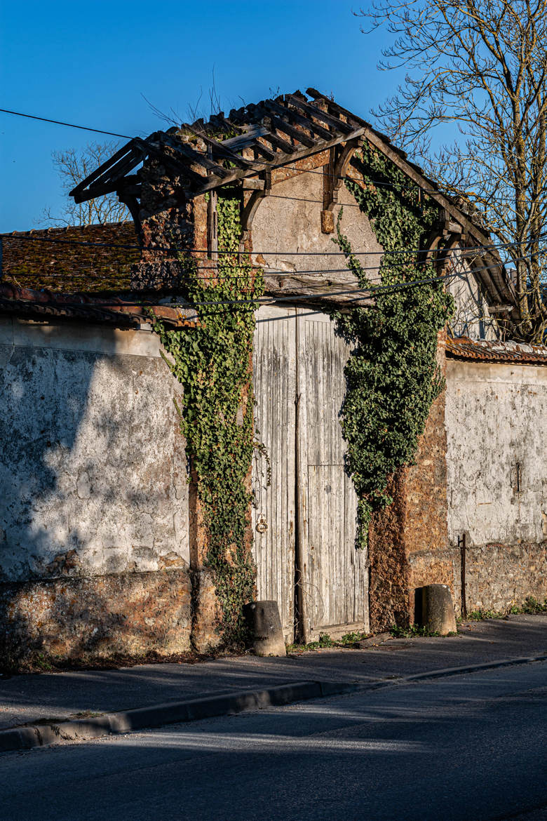 la vieille porte au chêne rond