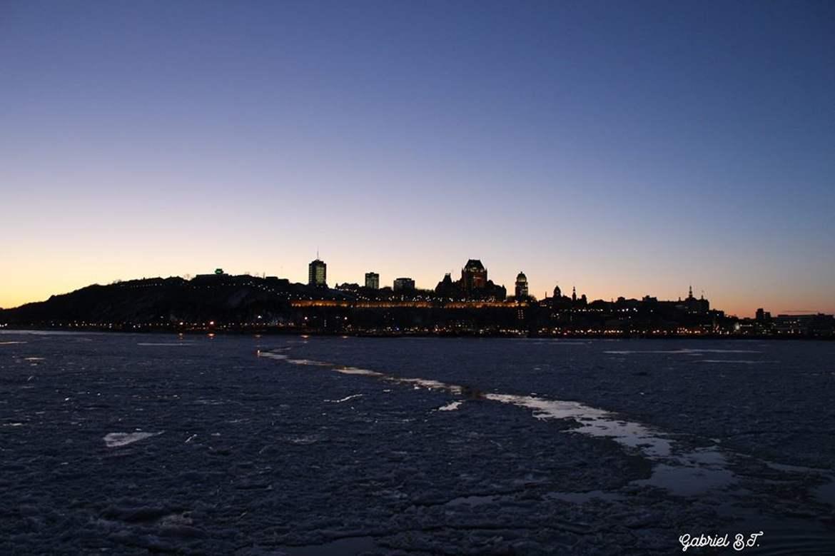 Québec en hiver vu du Saint-Laurent