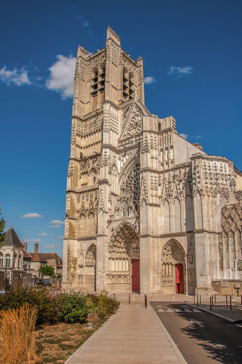 La Cathédrale St. Etienne majestueuse.2
