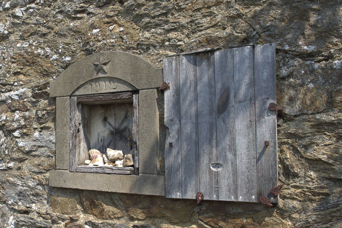 Niche, symbole liée à des traditions locales à Saint-Briac en Bretagne