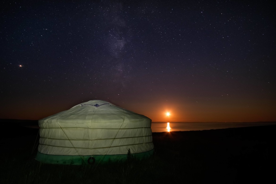 Coucher de lune sur le lac Ogii Nuur