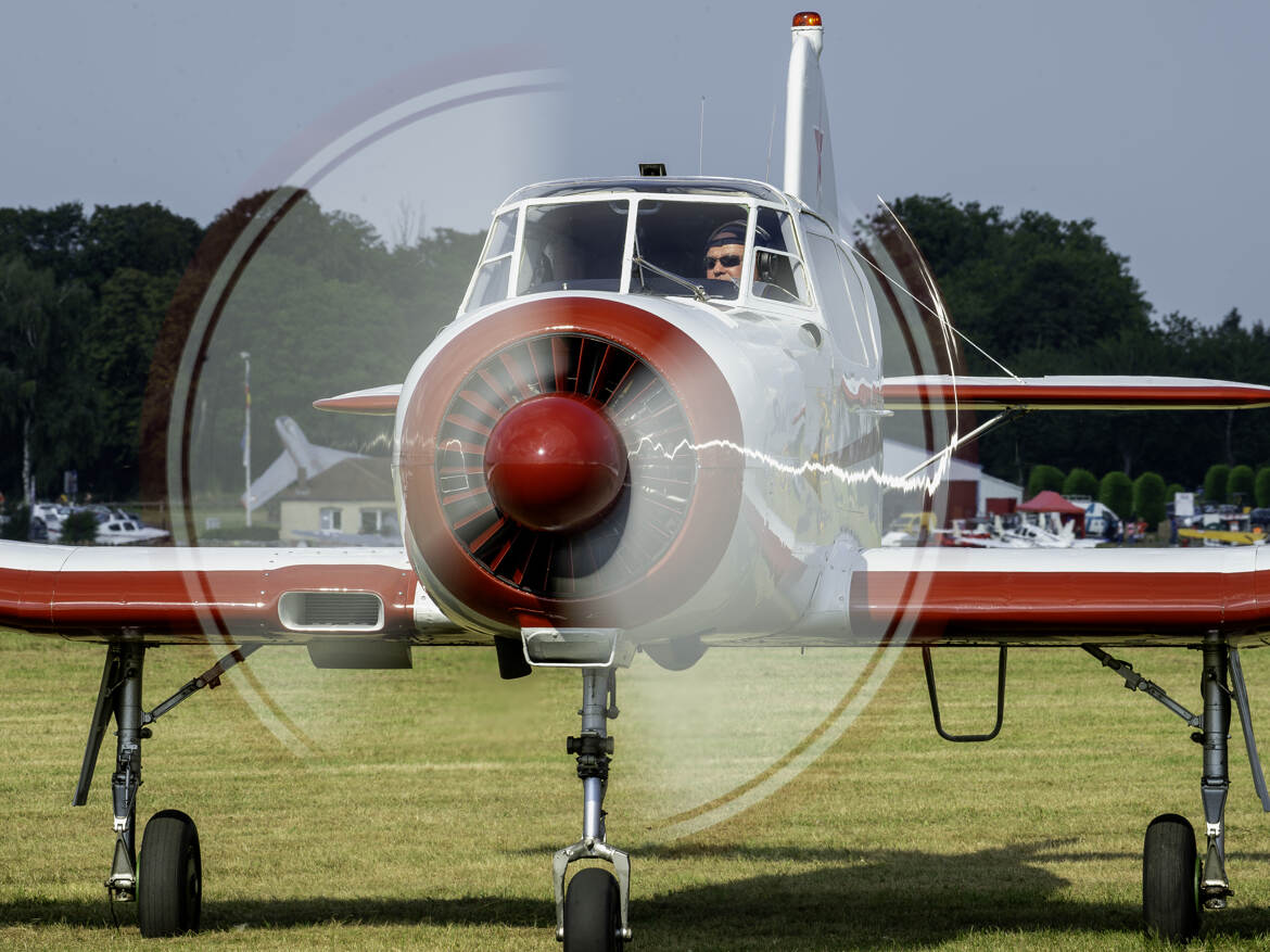 Plein gaz par un moteur radial Vedeneyev M14P de 9 cylindres, développant 360 chevaux.