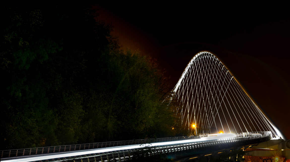 Un pont dans la nuit.2