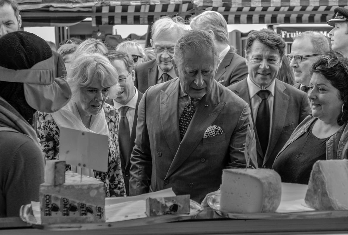 Le prince, Camilla et la marchande de fromage.