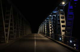 La nuit fait le pont