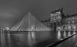 Louvre en N&B et Néon Rouge