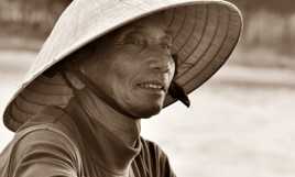 Homme au chapeau chinois