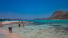 Baignade dans le lagon bleu