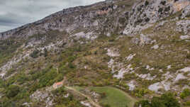 Chapelle perdue dans la montagne