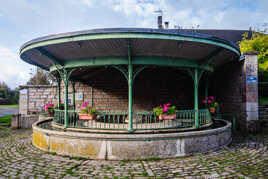 La fontaine lavoir ..........