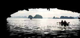 canoe da ns la baie d'Ha Long