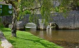 Le Pont et les volets bleus