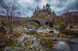 Petit pont de pierre