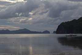 L'orage arrive sur la mer de Chine